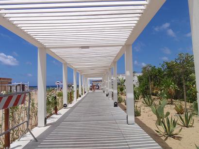 2010sicilia32agribeachwthite.JPG