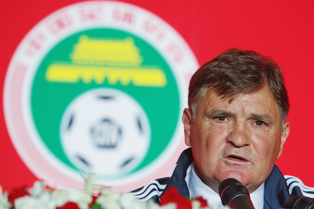 中国代表のカマーチョ監督はW杯予選での敗戦を受け「選手を過大評価していた」と語った