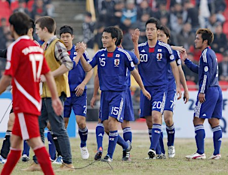 タジキスタンに勝利し、喜ぶ日本代表イレブン
