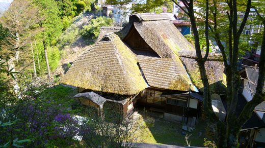 萱葺山の家