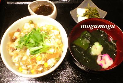 豆腐と天かすの卵丼