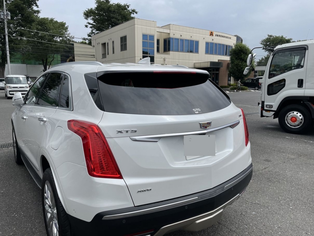 本店 限定 キャデラックxt5 GM純正フォグランプベゼル 自動車