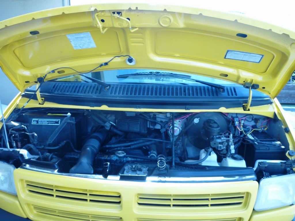 アメ車 ダッジ ラムバン A/Cコンプレッサー修理 | STG アメ車日記
