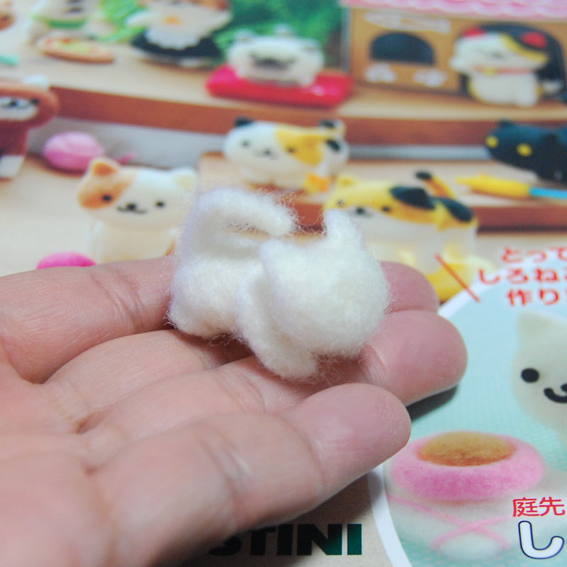 ニードルフェルトでねこあつめ(No.05 くりーむさん1) ほどか