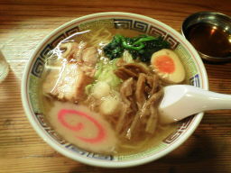 日の出製麺所のラーメン