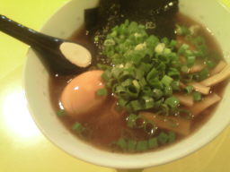 ラーメン研究所のらーめん4番