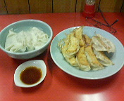 宇都宮みんみん 水餃子とふつうの餃子