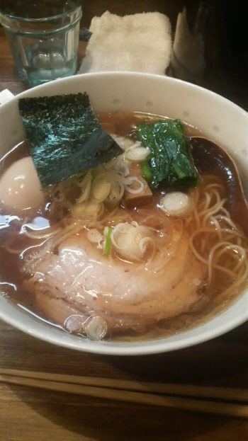鎌倉 HANABI 夜限定の「コクうましょうゆらーめん」
