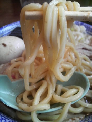 モッチモチの麺