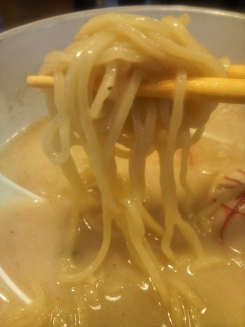 長後 悟空 塩ラーメンの麺