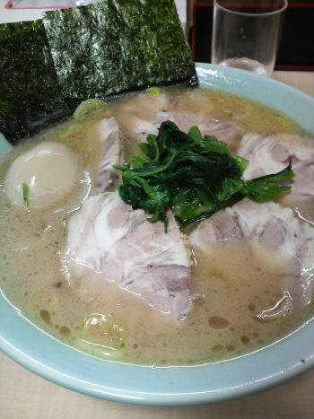 真鍋家 チャーシューメン中盛 + 味玉