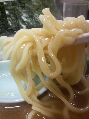 真鍋家 麺の様子 結構短いね