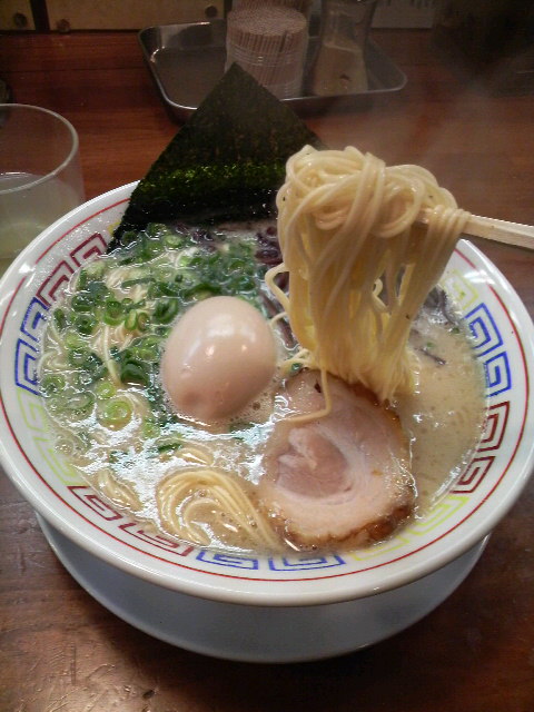 直角味玉ラーメン麺