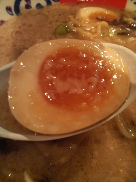 桜吹雪が風に舞う 味玉です。