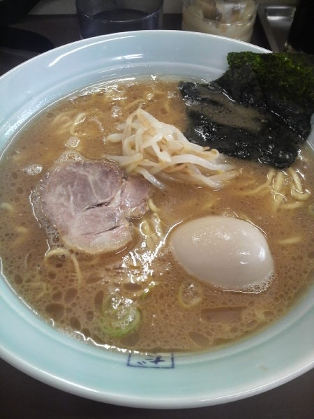 だしまる のラーメン中盛