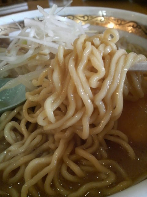 味乃やまびこ侍の麺