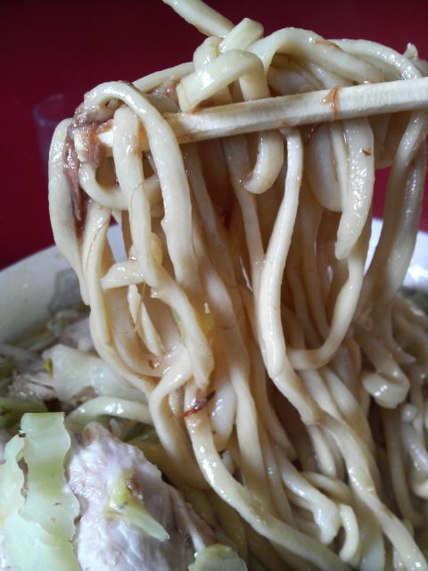 ラーメン二郎三田本店 麺の様子