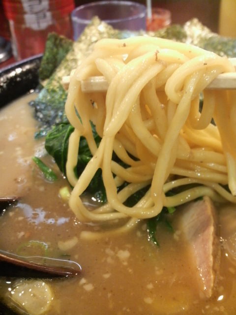 家系総本山吉村家 麺