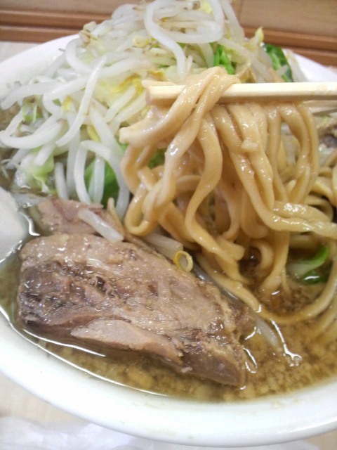 ラーメン二郎 京成大久保店の麺