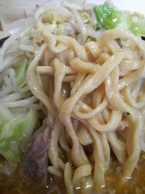 ラーメン二郎 京成大久保店の麺