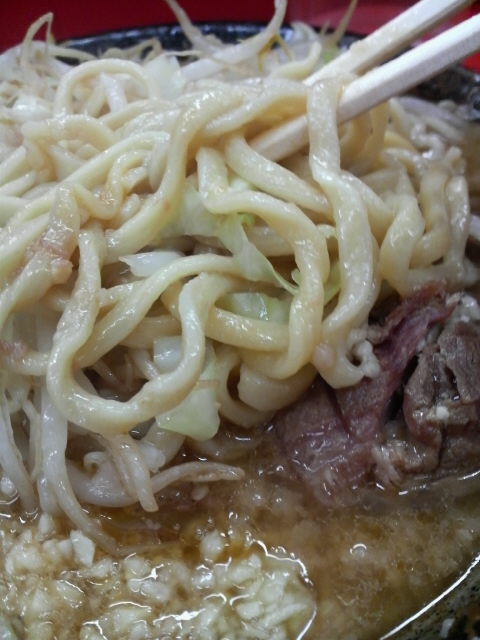 ラーメン二郎 松戸駅前店の麺