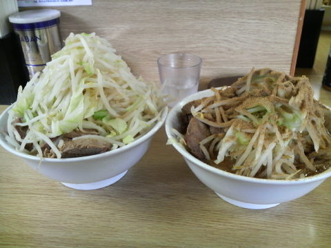 ラーメン二郎栃木街道店 ラーメン豚入り野菜マシと記念撮影