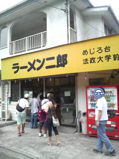 二郎めじろ台法政大学前店 店の様子