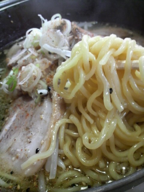あじ平の麺