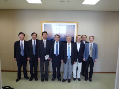?大学首脳及び中国交換教員の先生方とともに.jpg
