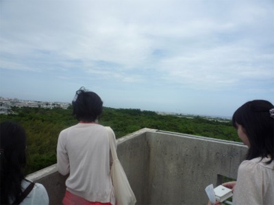佐喜眞美術館の屋上から普天間基地を視る