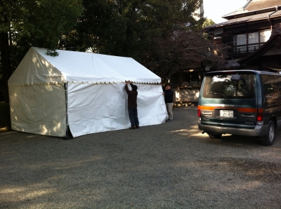 111231出水神社の搬入と設営