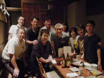 オーナーの八島さんを囲んで