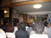 話も弾みます