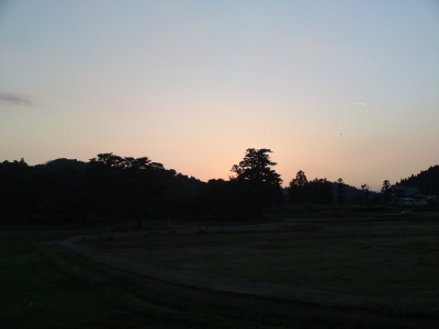 金色堂に沈む夕陽