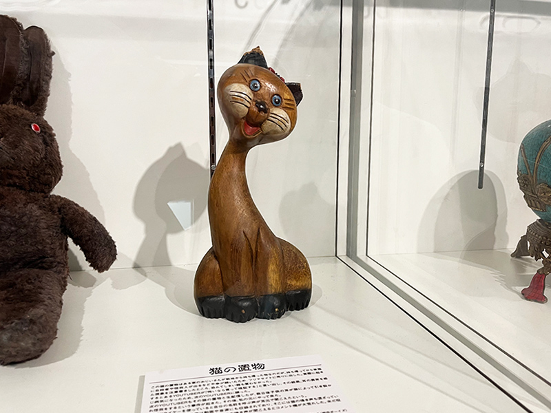 呪いをかけられる猫の置き物　呪物　曰く付き 呪物達に会いに行った話｜楽魚シンシャイ