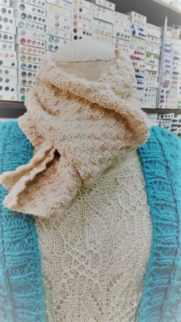 マフラー完成しました。♯編み物♯手編み♯マフラー♯パピー
