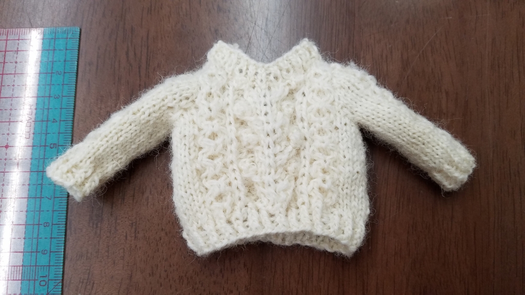 手編み・ワンちゃんニット リカちゃんのアランセーター編みあがりました。♯パピー