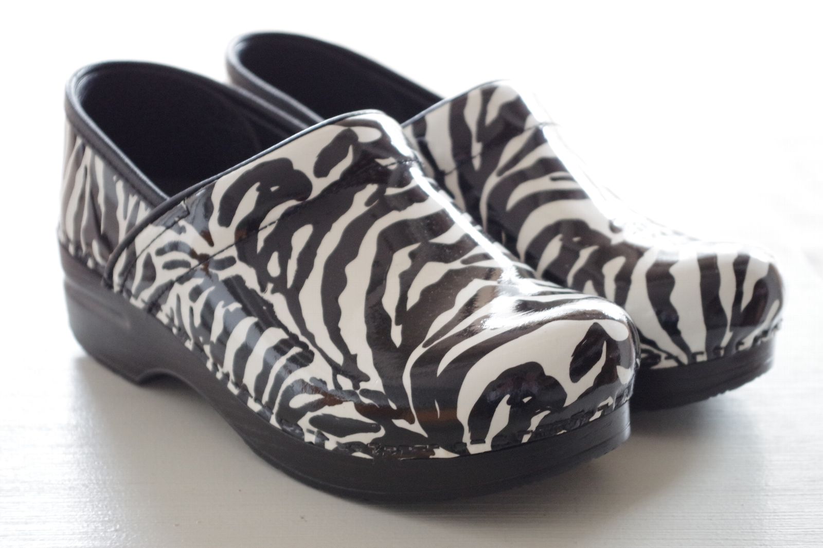 ダンスコ プロフェッショナルゼブラパテント Dansko Professional Zebra Patent