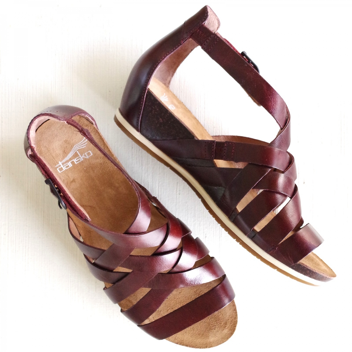 󥹥  Dansko Vivian Ruby Vintage Pull Up