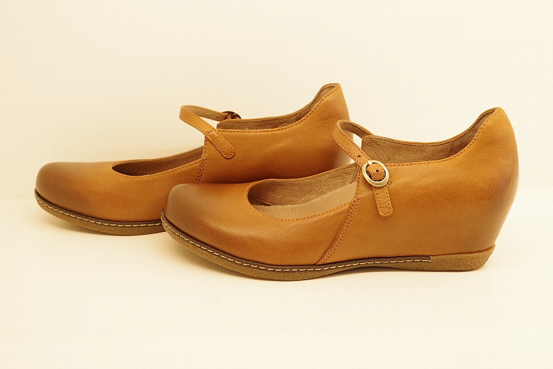 Loralie Saddle Burnished Nubuck.jpg