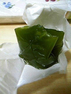 抹茶色の