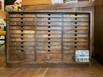 引き出し沢山 古物屋nibbles