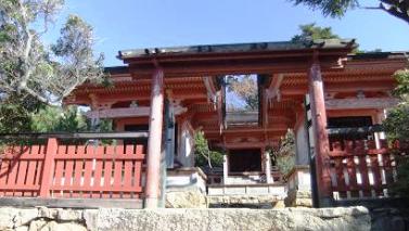 晴れた日の御山神社