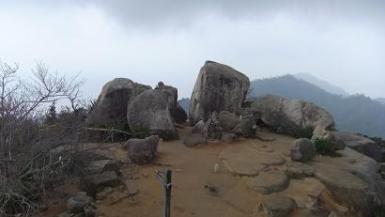 頂上の大岩
