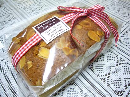 お友達のお誕生日にミルクティーパウンドケーキ Soft Madeleine ふわふわマドレーヌ