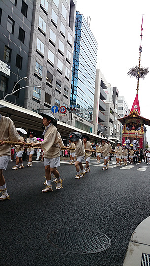 山鉾巡行