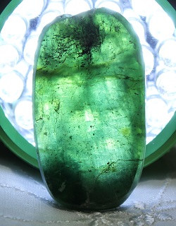 東洋の神秘の石 ―翡翠 Jedeite (Jade) | 手づくり万歳♪