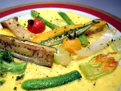 野菜をフライパンで焼いて、そのまま卵でとじます。結婚式二次会は福岡の夜景の新名所カチョエペペで!