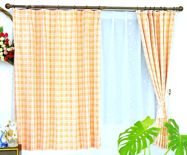 西海岸風カーテン 遮光2級 チェック柄 オレンジ色 オセロ カーテン通販テレマカシイ カーテンの通販 テレマカシイ