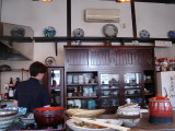 店内は狭いです